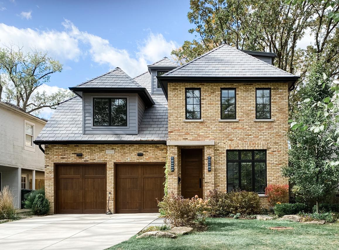 921 Cambridge Ln., Wilmette, IL 60091