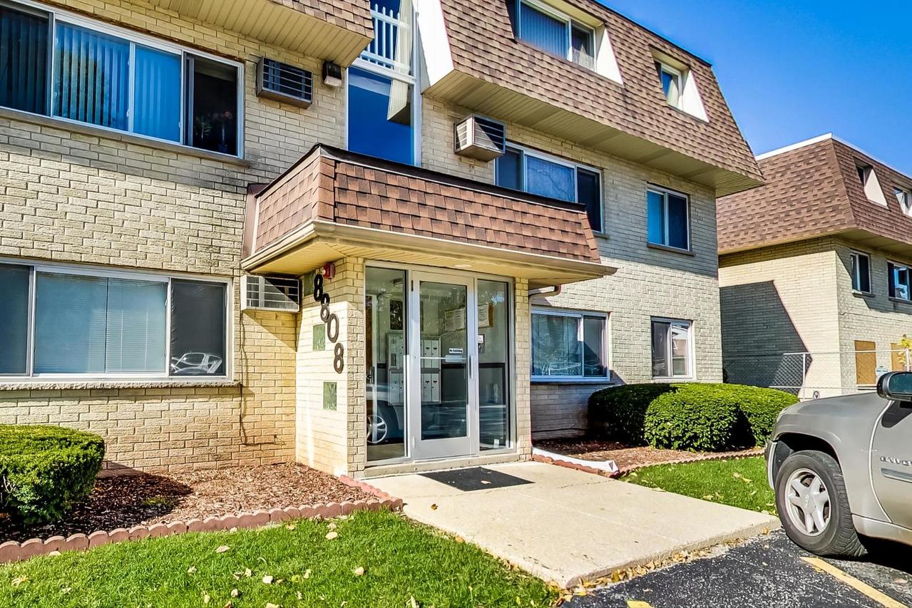 8808 Briar Ct. #3A, Des Plaines, IL 60016