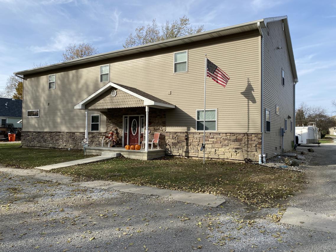410 E Logan St., Arthur, IL 61911