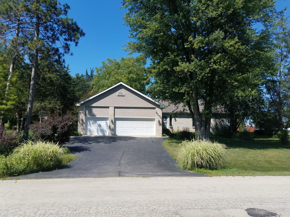 7033 Nestlewood Dr., Roscoe, IL 61073