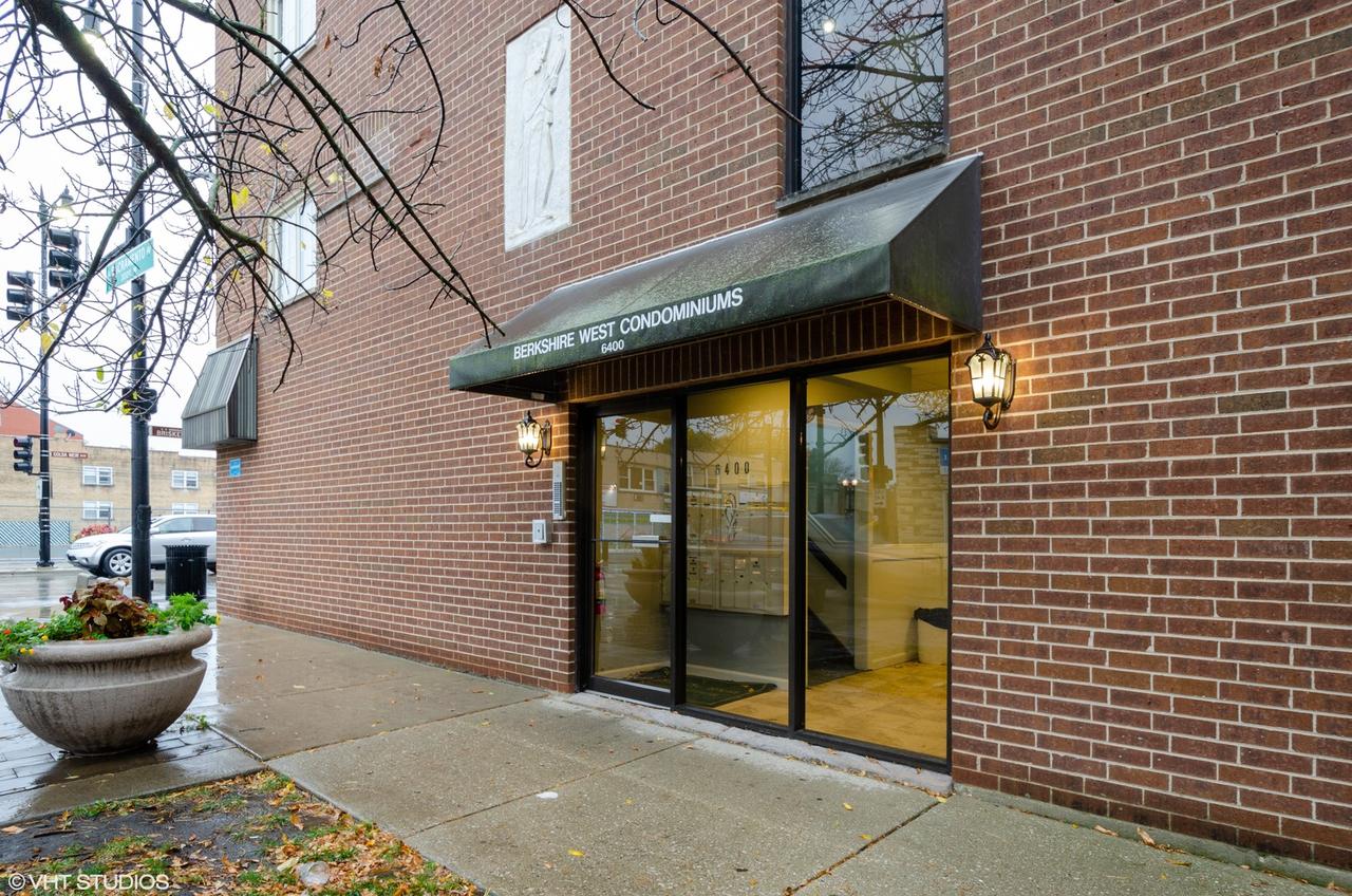6400 N Sacramento Ave. #101, Chicago, IL 60645