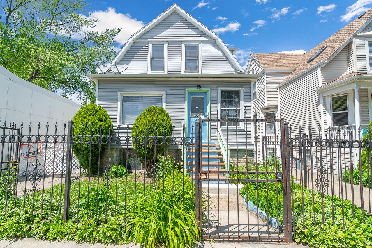 2324 W Touhy Ave., Chicago, IL 60645