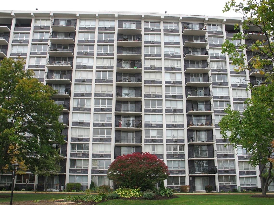 8801 W Golf Rd. #4-E, Niles, IL 60714