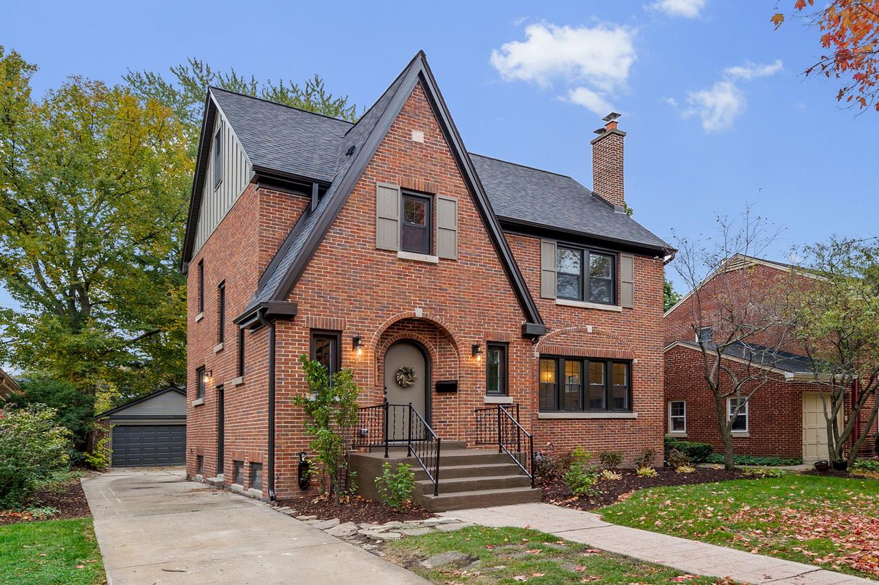 517 S Spring Ave., La Grange, IL 60525