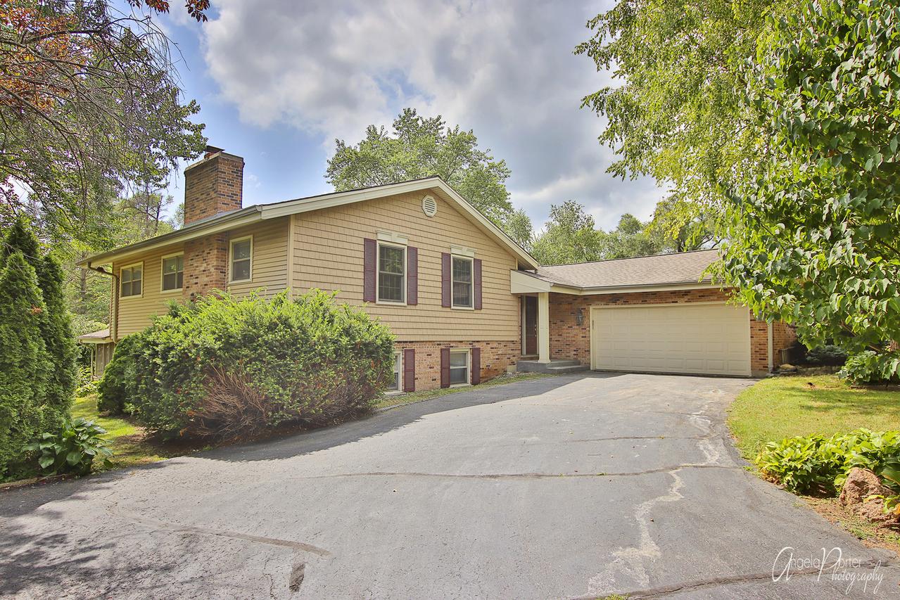 7415 Marlboro Rd., Crystal Lake, IL 60012