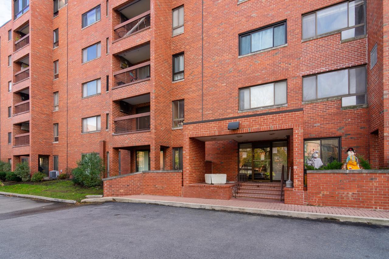 3801 Appian Way #304, Glenview, IL 60025