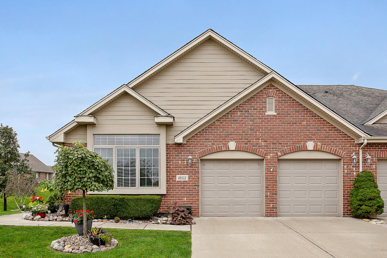 19512 Abbots Way, Mokena, IL 60448