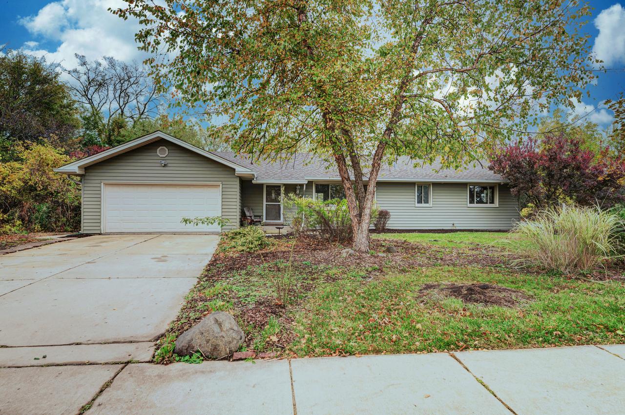 2N711 Swift Rd., Lombard, IL 60148