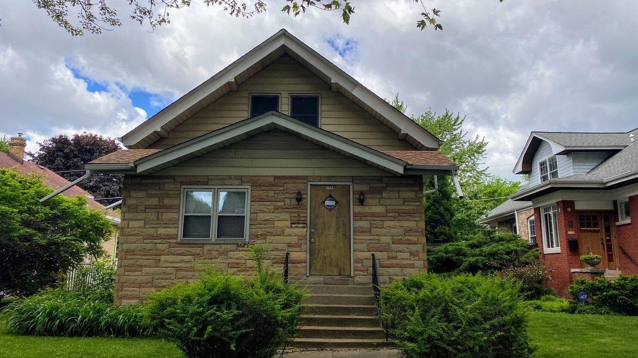 3728 N Springfield Ave., Chicago, IL 60618