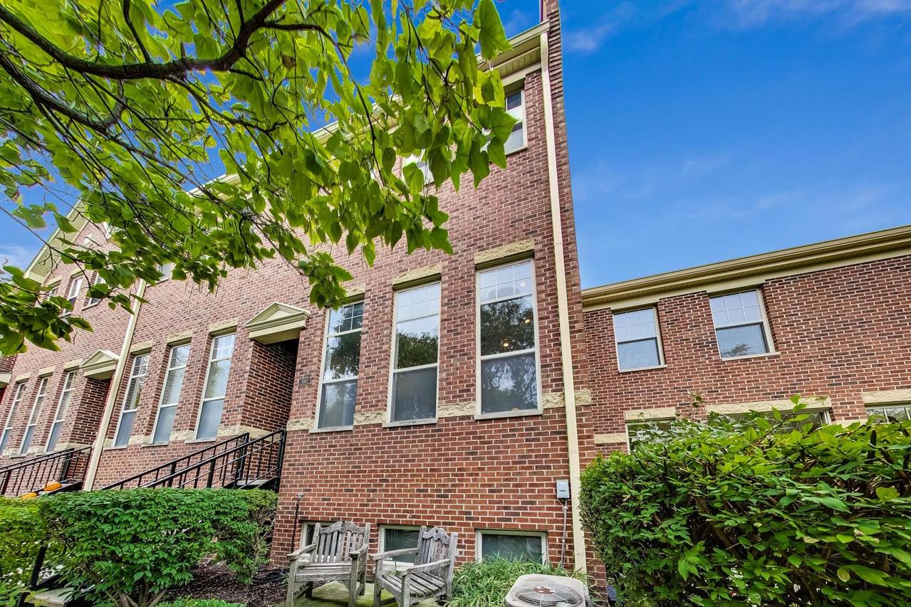 3263 N Washtenaw Ave., Chicago, IL 60618