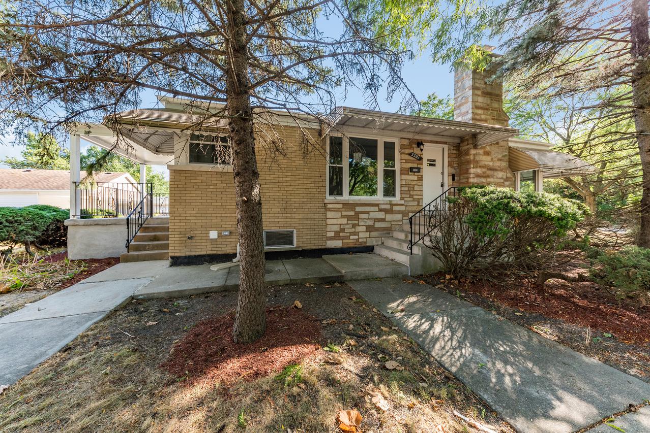2301 S 18th Ave., North Riverside, IL 60546