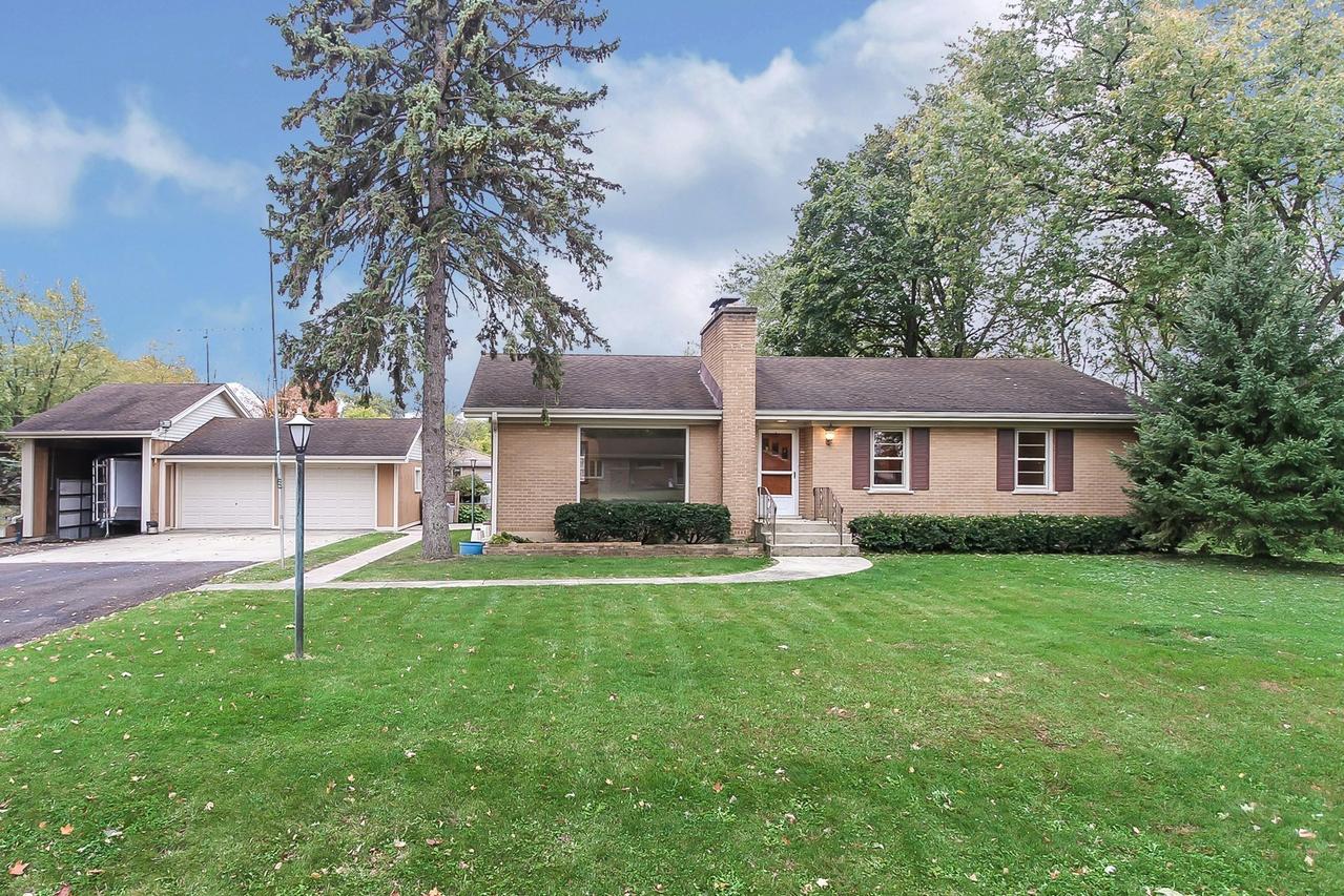 23W781 Turner Ave., Roselle, IL 60172