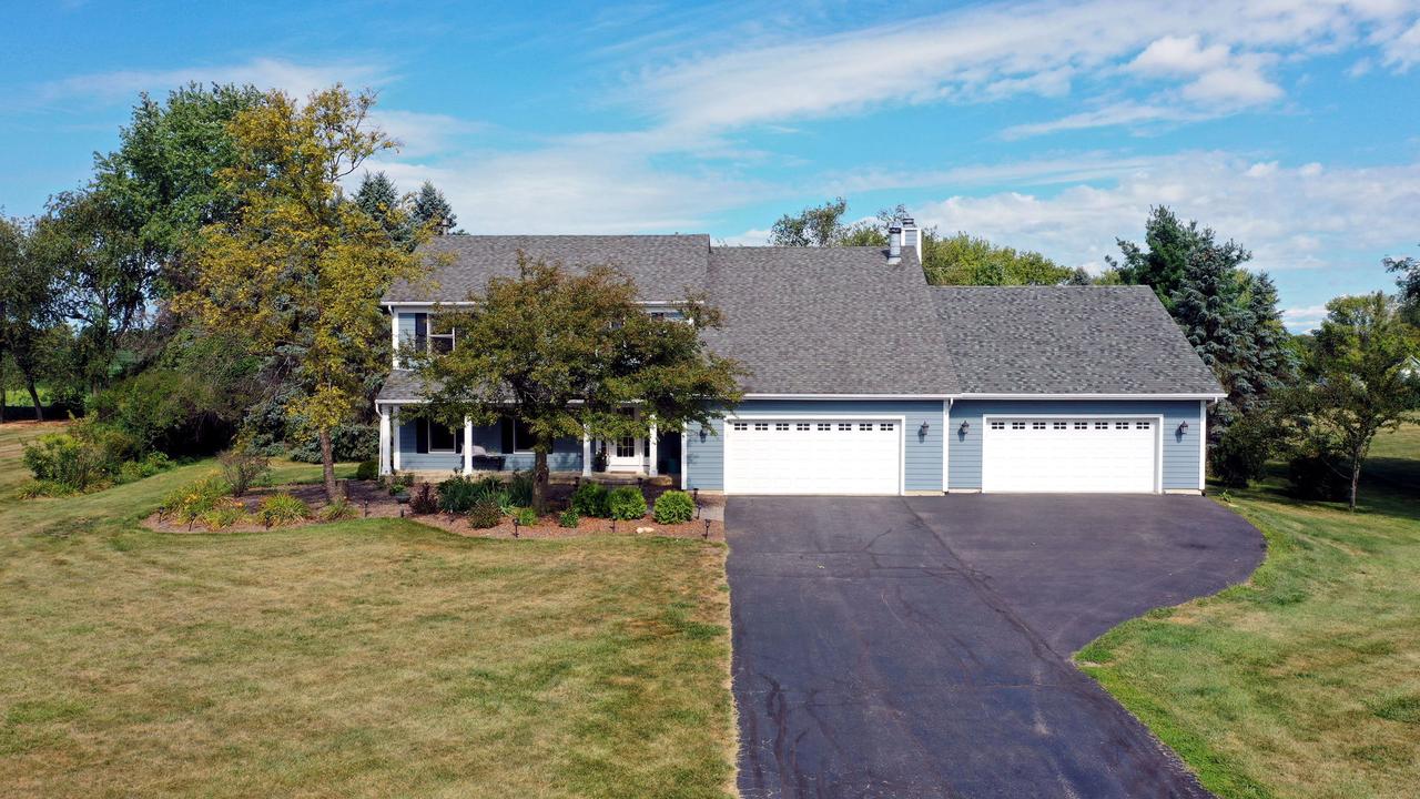 7N068 Fox Bend Dr., St. Charles, IL 60175