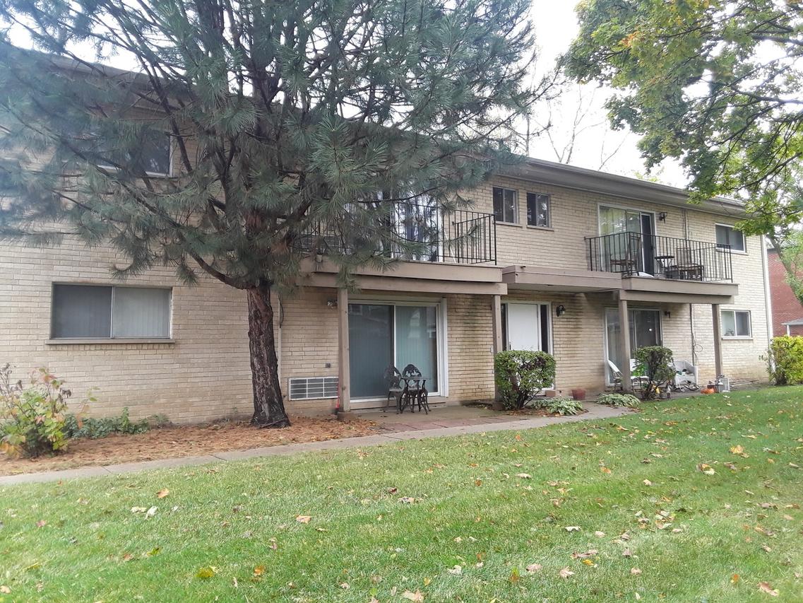 19 E Palatine Rd. #1C, Arlington Heights, IL 60004