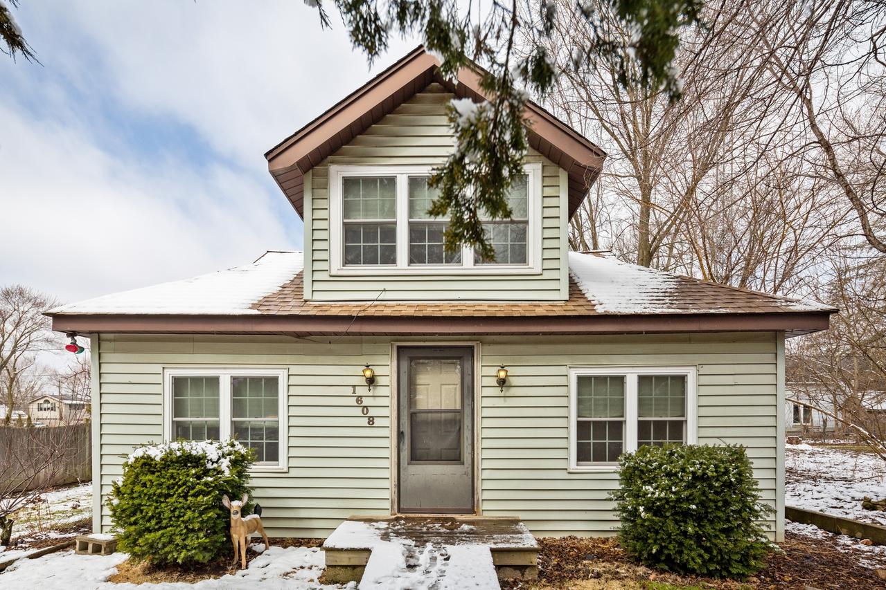 1608 Bolling Ave., Johnsburg, IL 60051