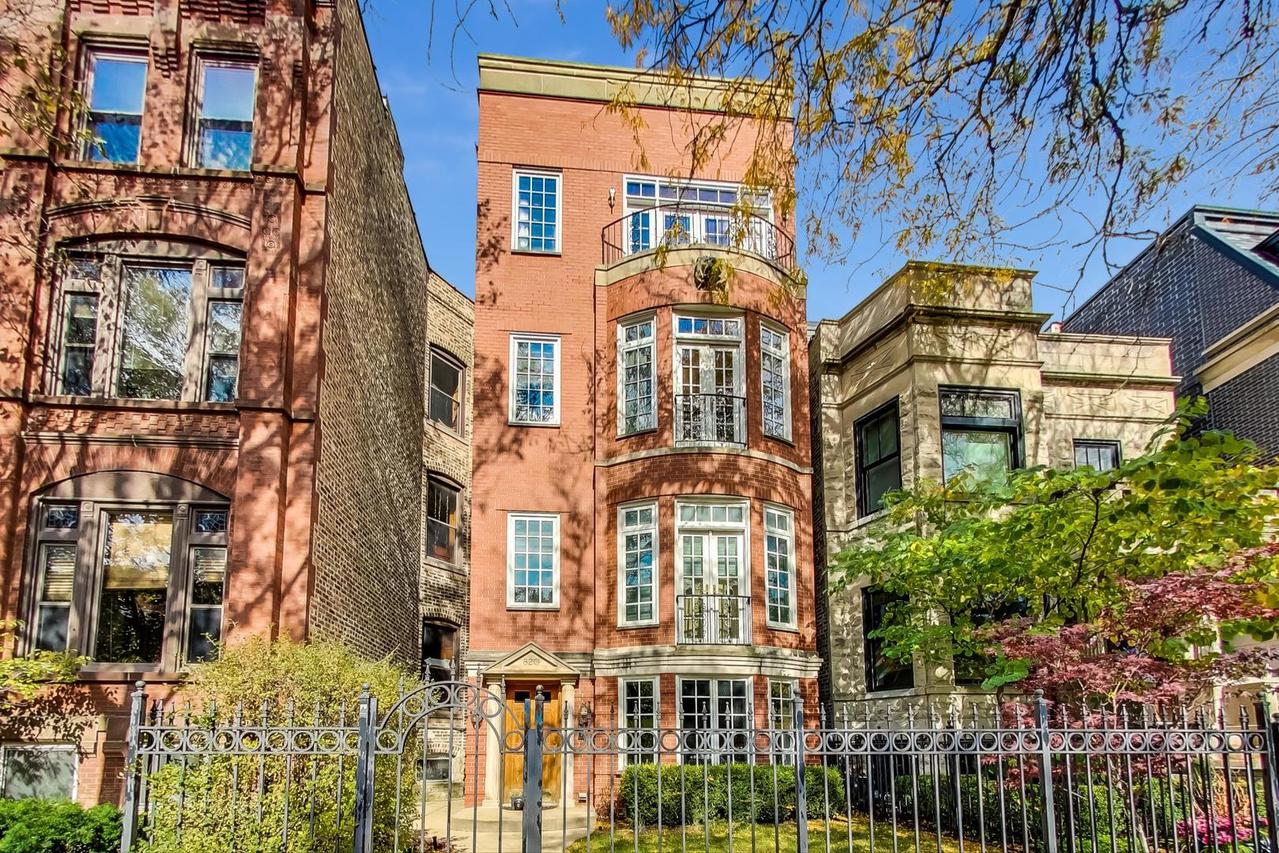 820 W George St. #2, Chicago, IL 60657