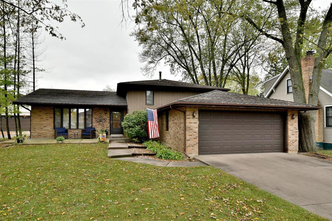 206 Village Rd., Willowbrook, IL 60527