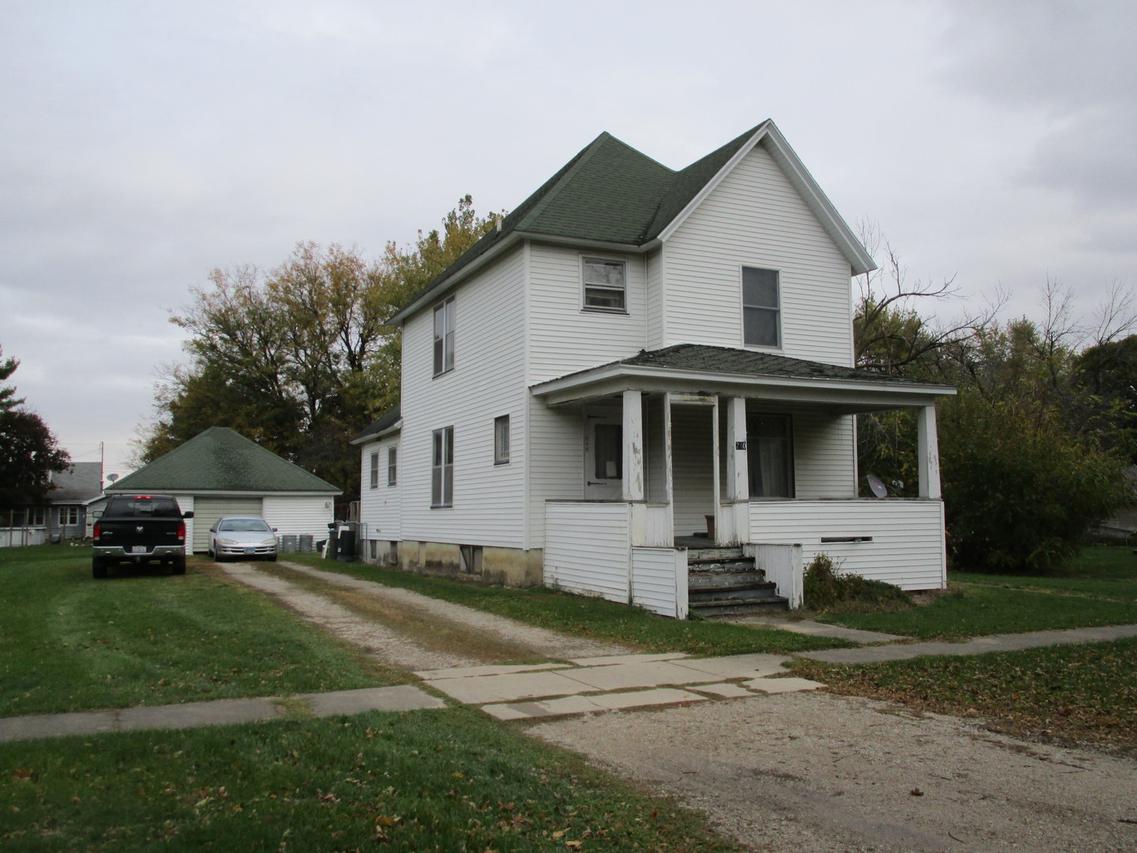 240 W Hall St., Leland, IL 60531