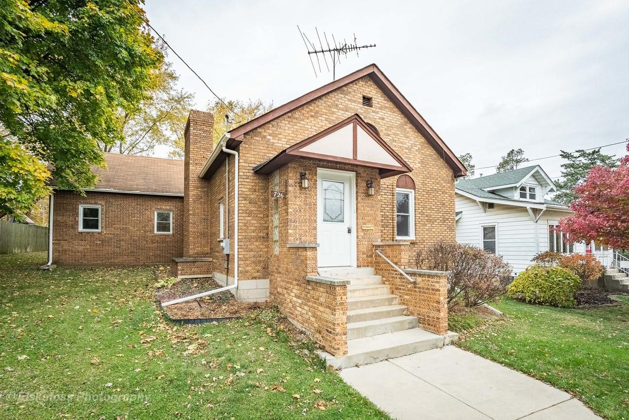 726 Walnut St., Lemont, IL 60439