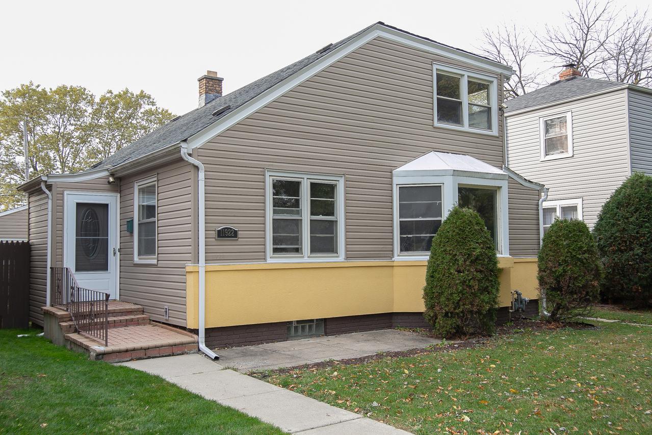 11922 Ann St., Blue Island, IL 60406