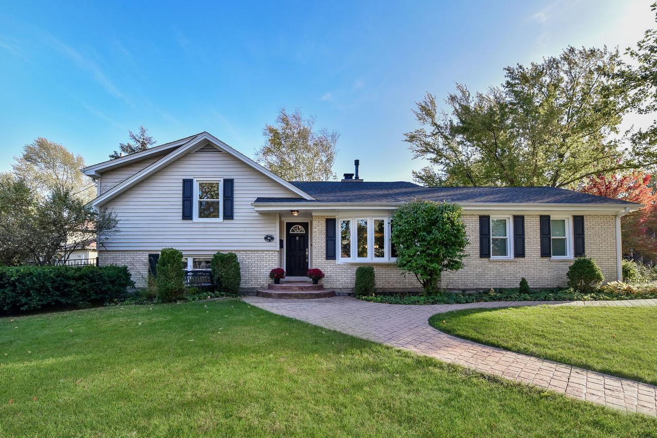 164 Tanoak Ln., Naperville, IL 60540