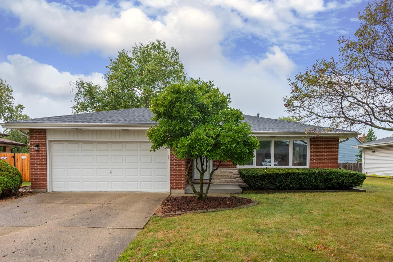 2035 W Spring Ridge Dr., Arlington Heights, IL 60004