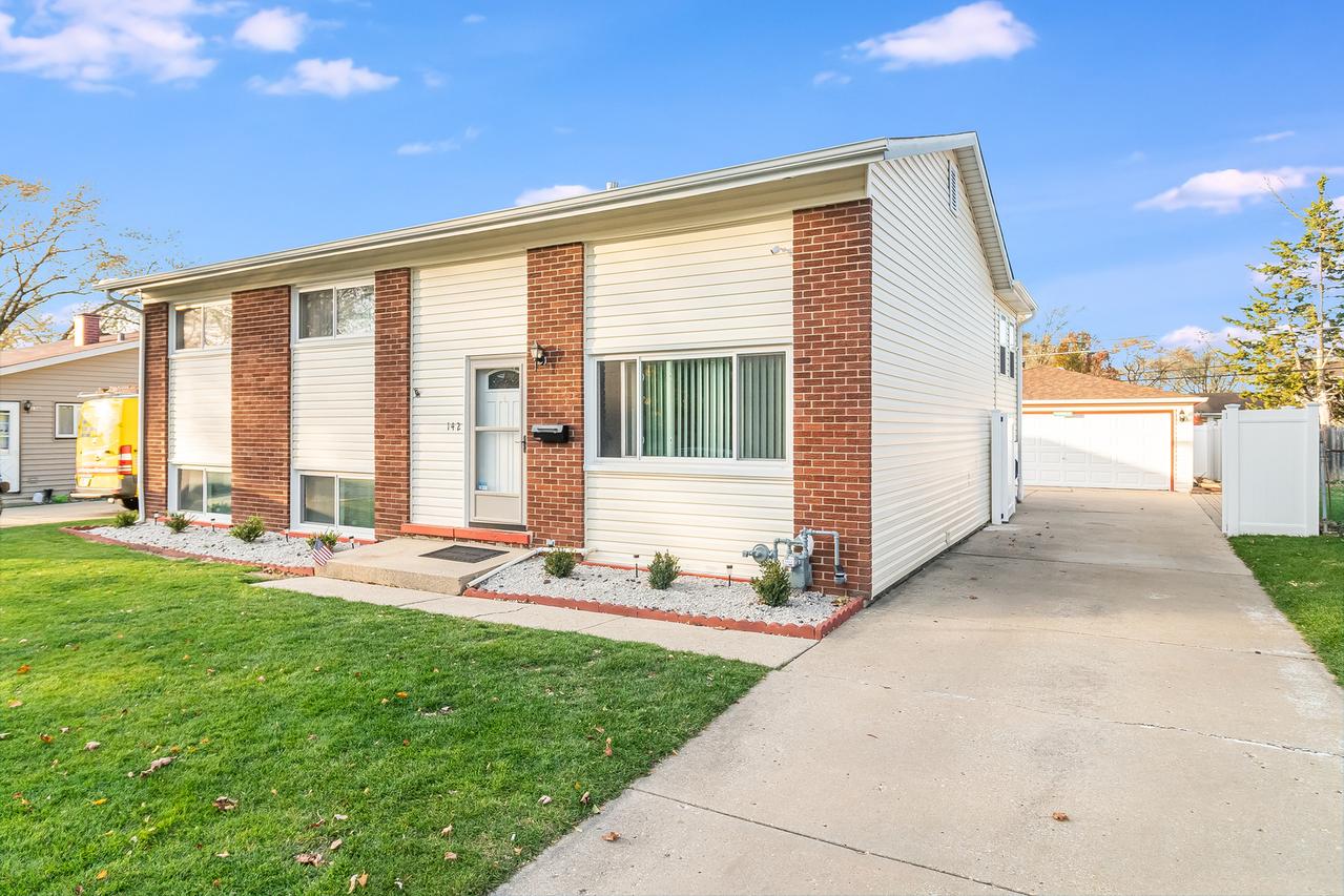 142 E Altgeld Ave., Glendale Heights, IL 60139