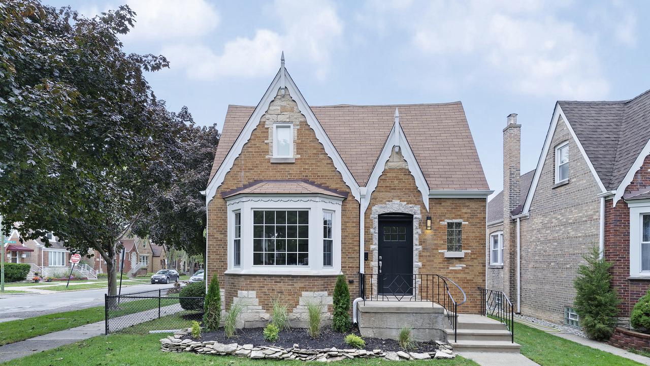 6976 W Barry Ave., Chicago, IL 60634