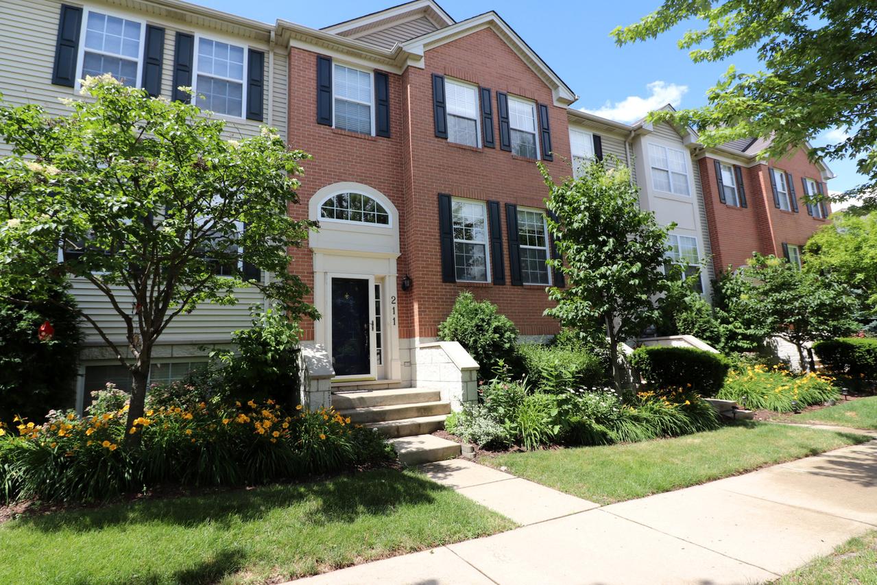 211 Willow Blvd., Willow Springs, IL 60480