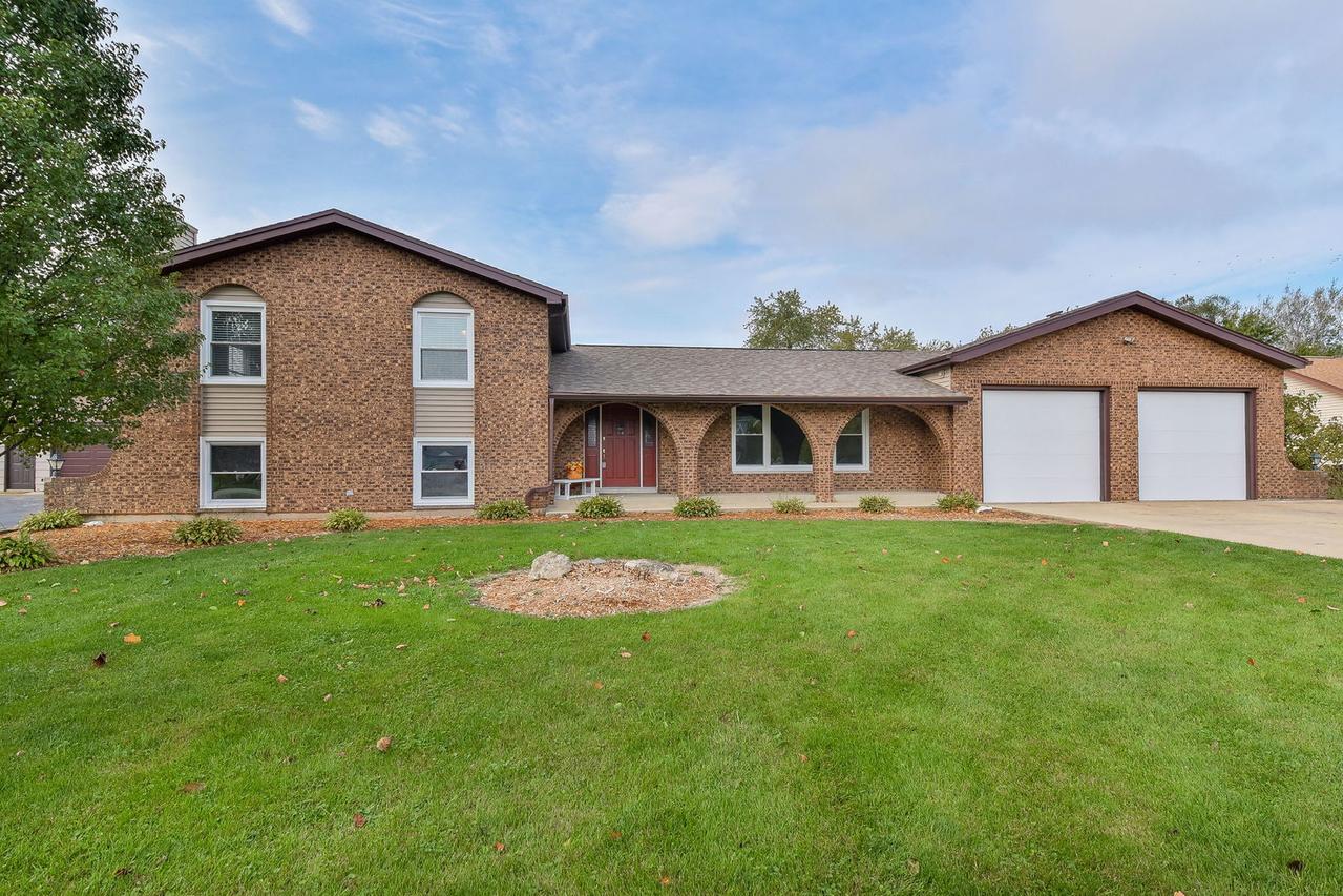 2N628 Virginia Ave., Glen Ellyn, IL 60137