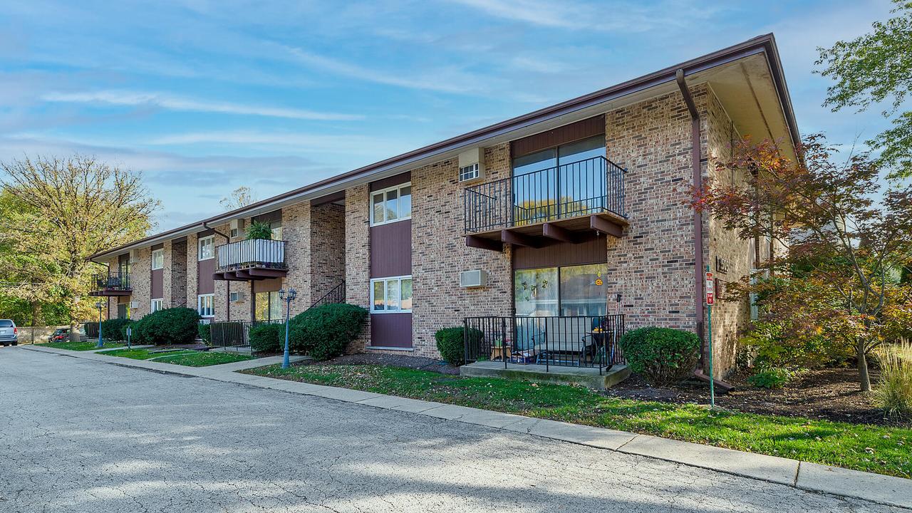 505 Kenilworth Ave. #12, Glen Ellyn, IL 60137