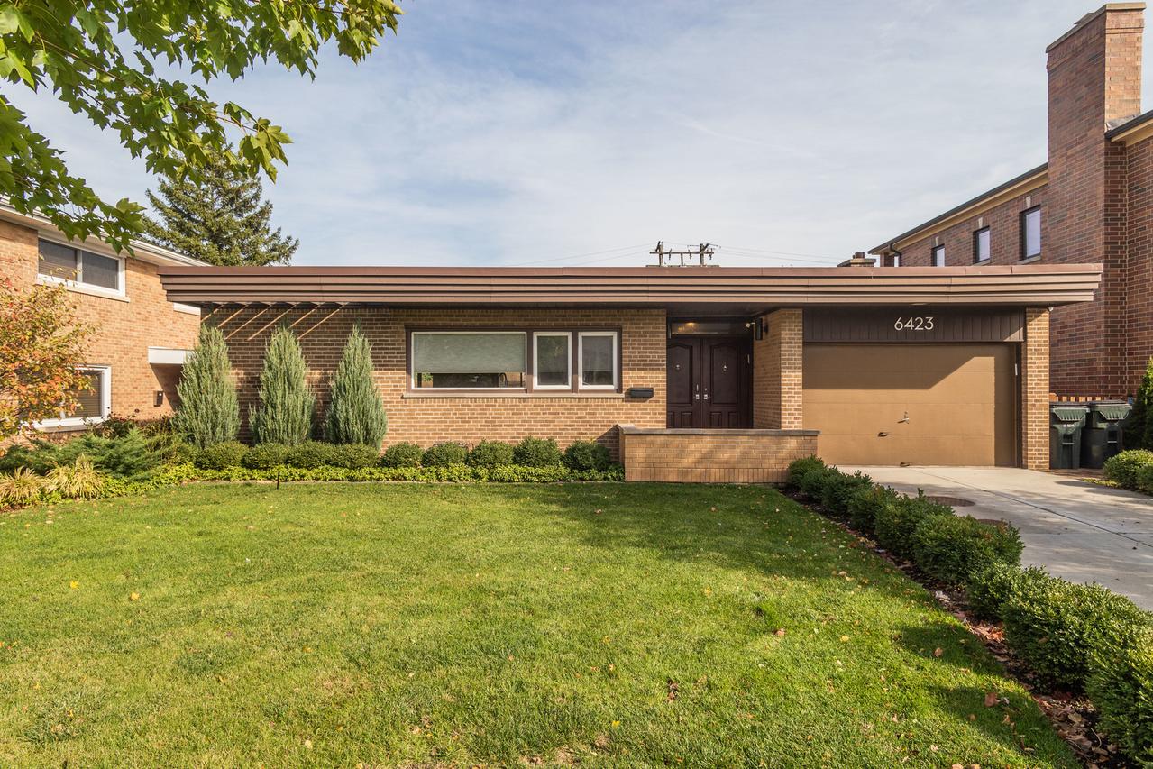6423 N Christiana Ave., Lincolnwood, IL 60712