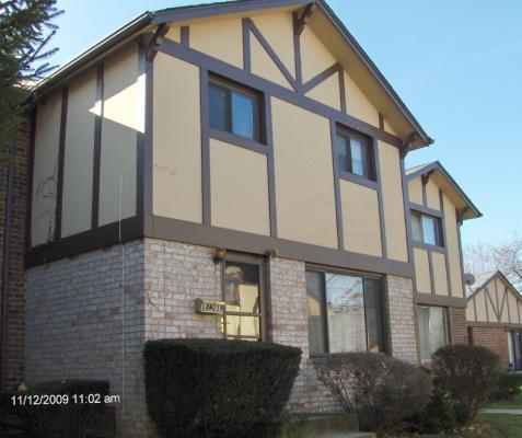 18W219 Buckingham Ln., Villa Park, IL 60181