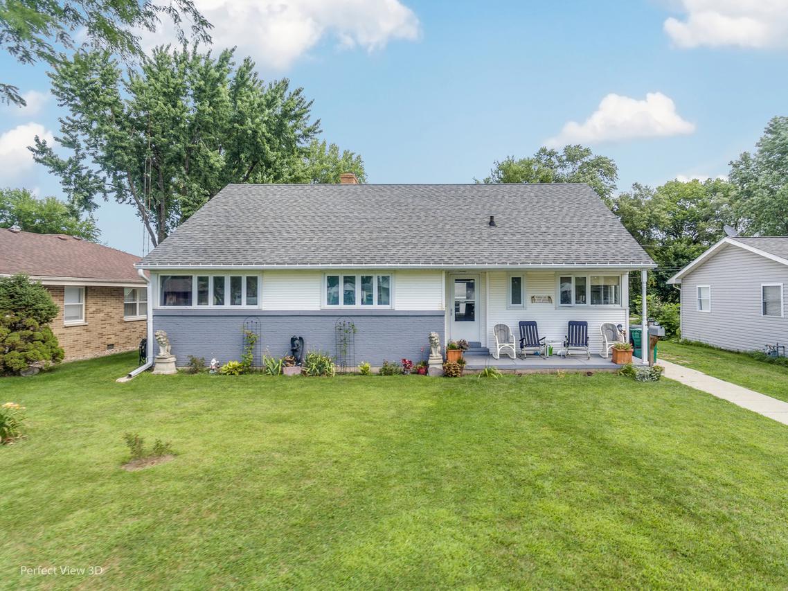 60 W 1st St., Coal City, IL 60416