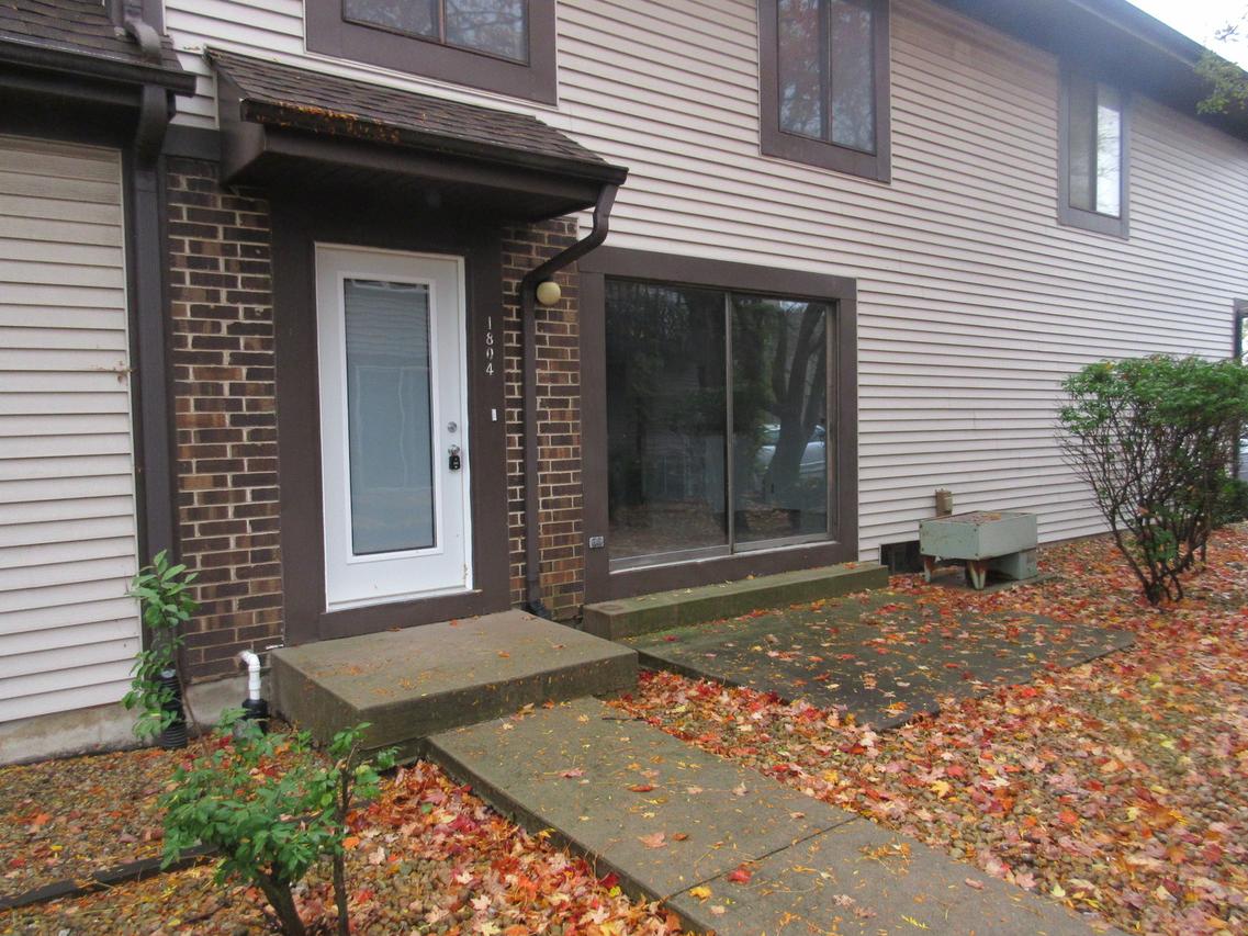 1804 Raintree Ct., Sycamore, IL 60178