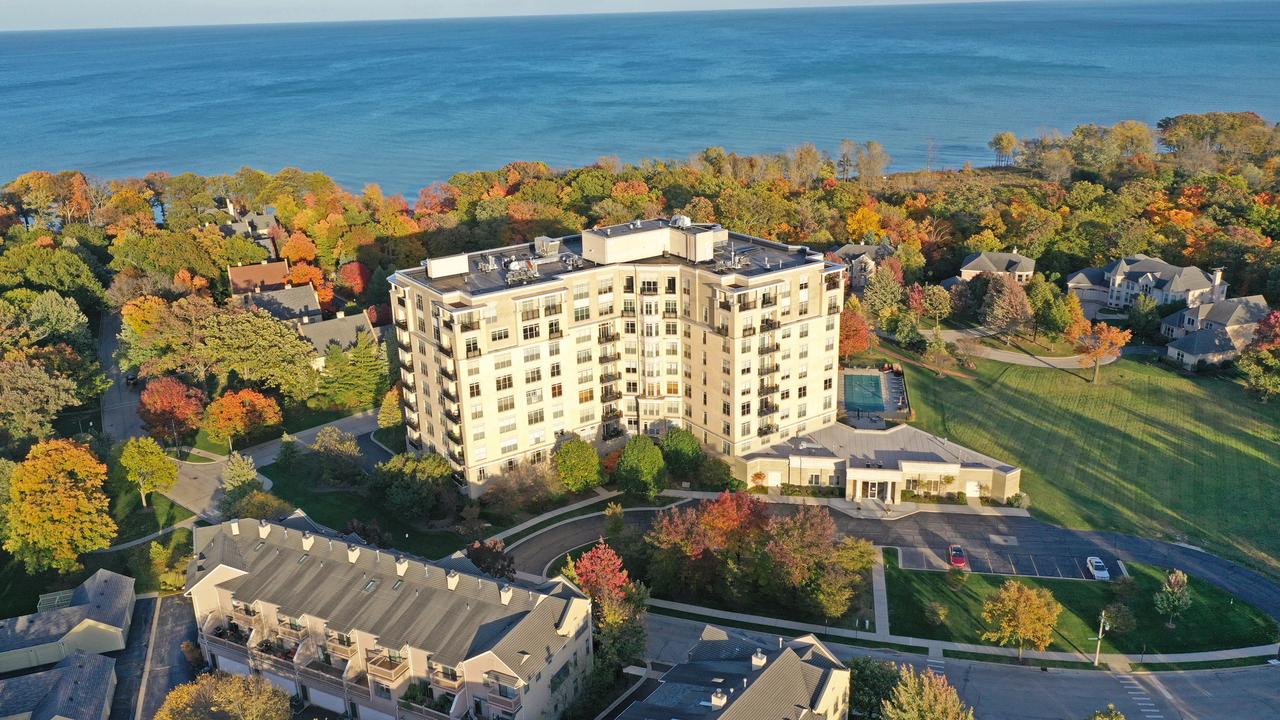 3535 Patten Rd. #8B, Highland Park, IL 60035
