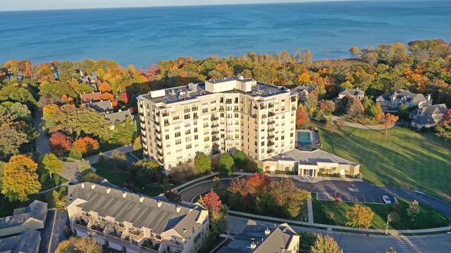 3535 Patten Rd. #8B, Highland Park, IL 60035