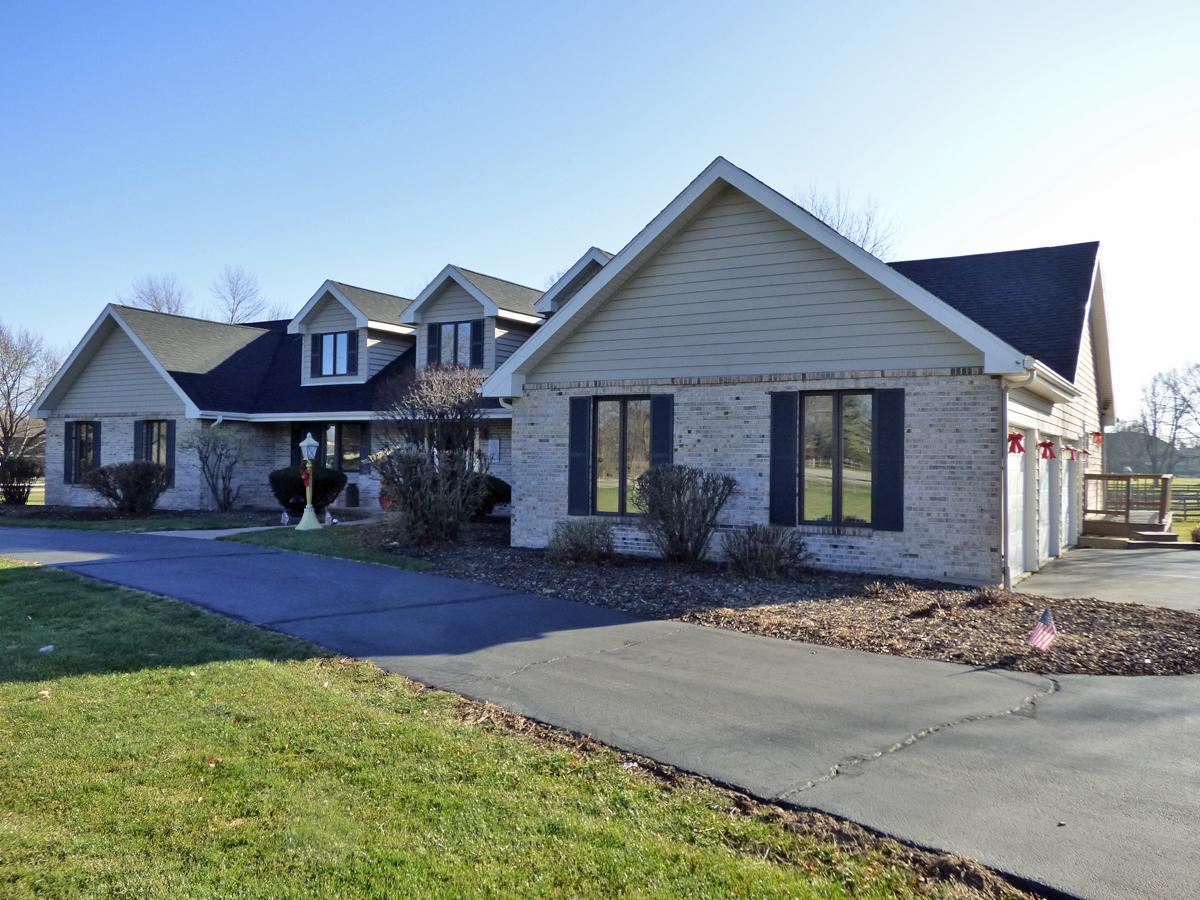 6N053 Chambellan Ln., Wayne, IL 60184