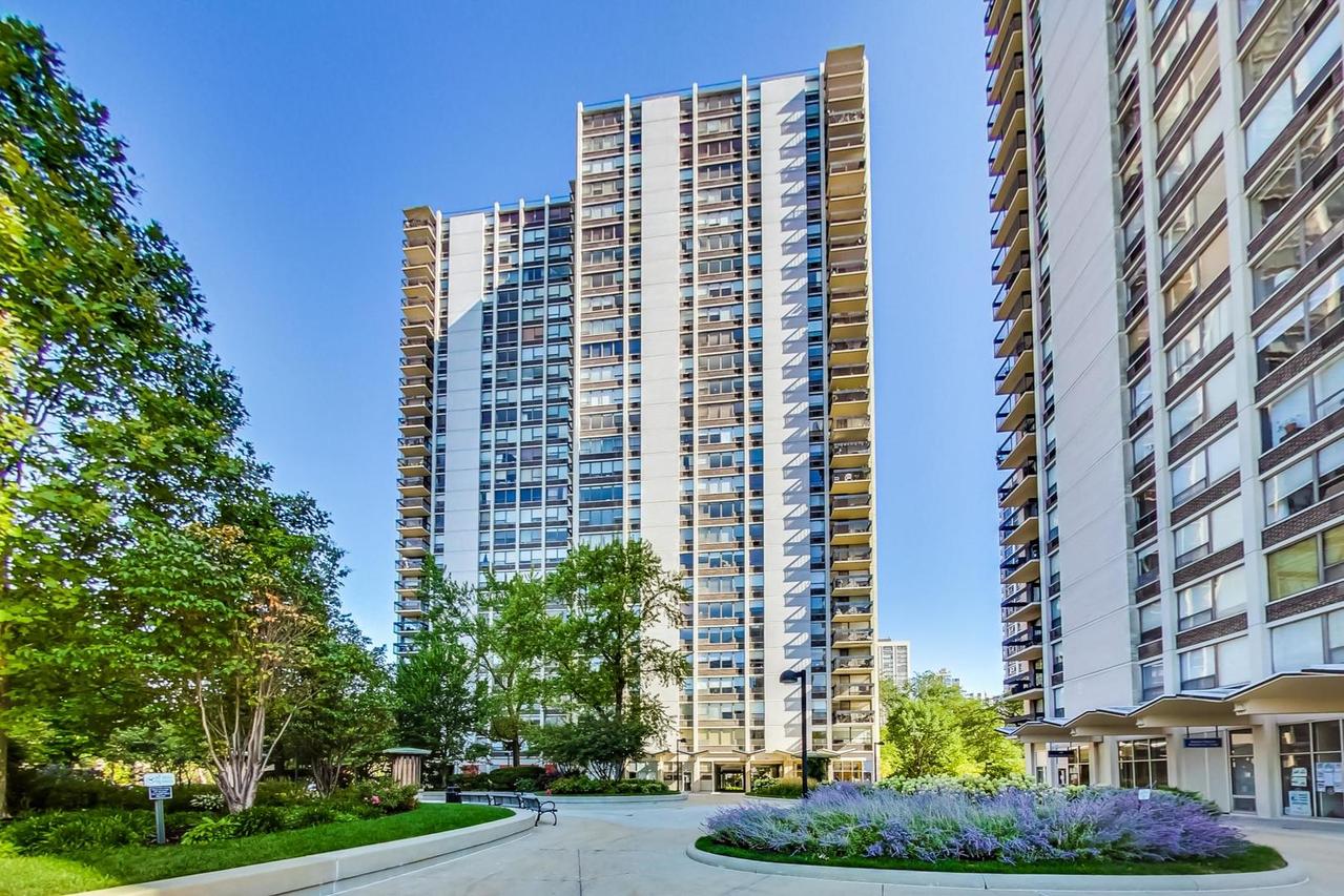 1360 N Sandburg Ter. #2607, Chicago, IL 60610