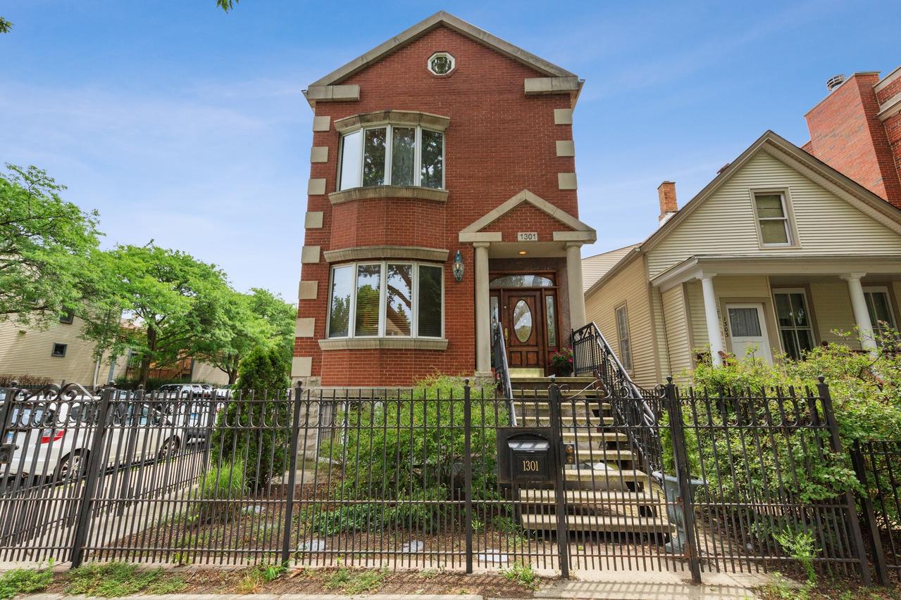 1301 W Wellington Ave., Chicago, IL 60657