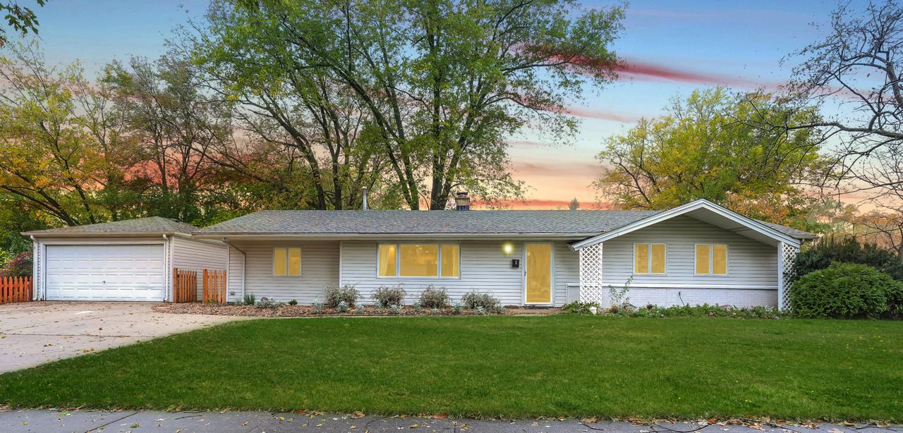 2 Wareham Ln., Schaumburg, IL 60193