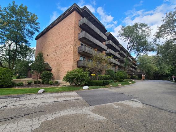 512 Redondo Dr. #110, Downers Grove, IL 60516