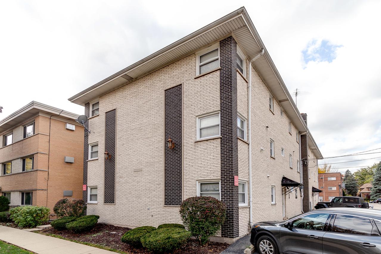 33 Rockford Ave. #2CE, Forest Park, IL 60130