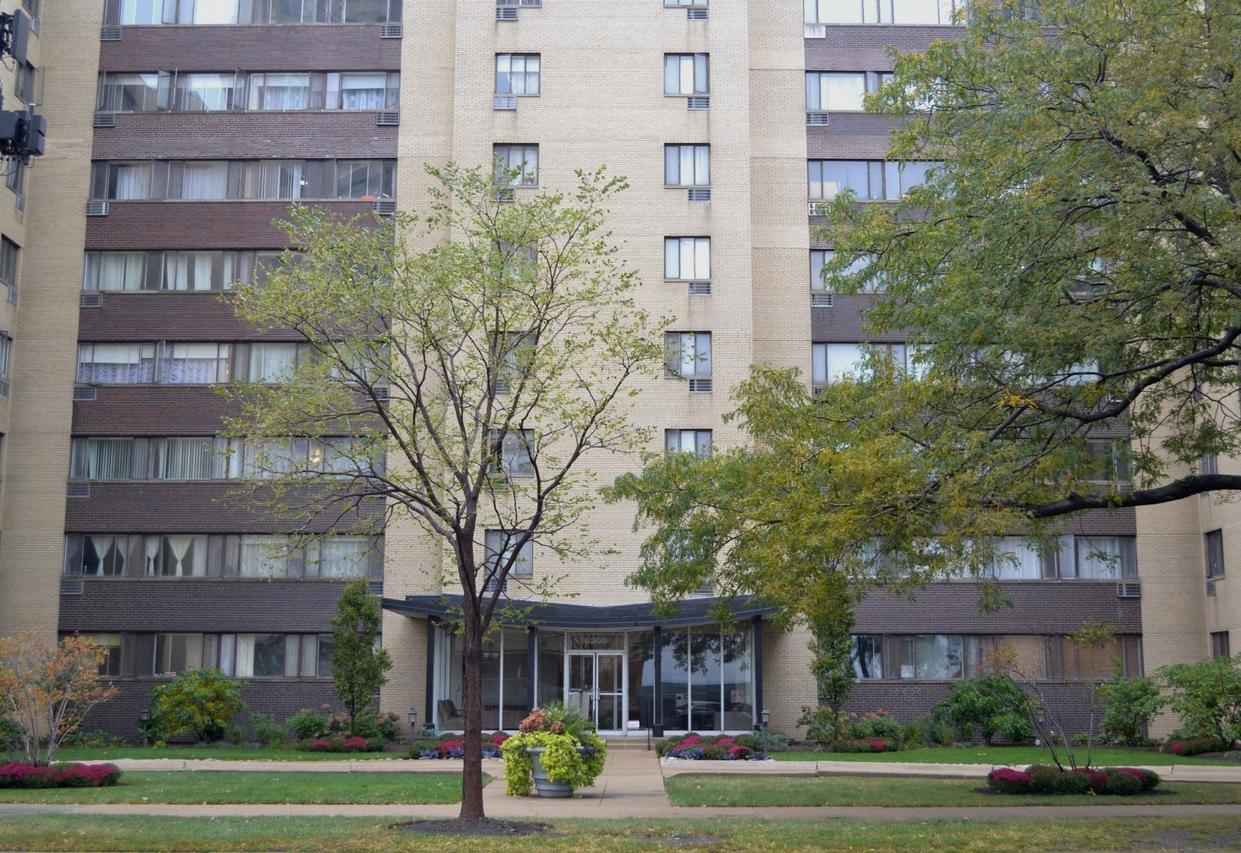 6300 N Sheridan Rd. #107, Chicago, IL 60660