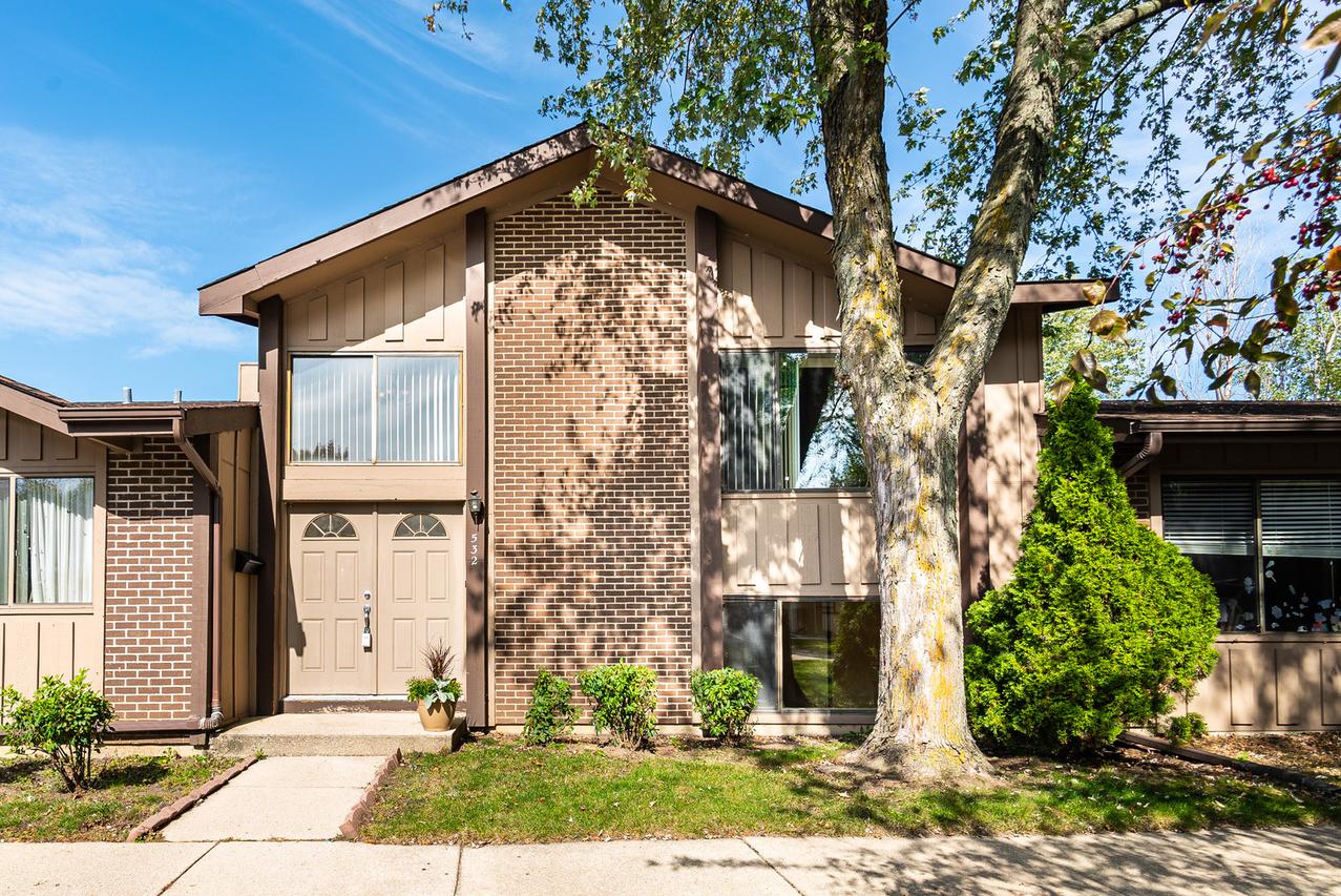 532 E Devon Ave., Roselle, IL 60172