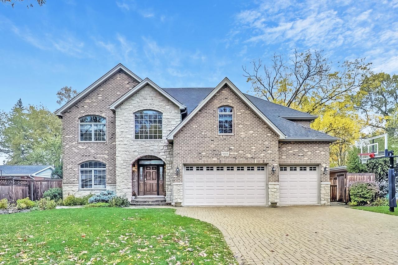 1233 Walden Ln., Deerfield, IL 60015