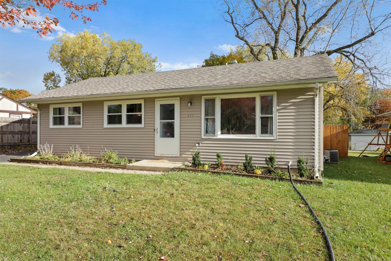 277 Hazelwood Dr., Antioch, IL 60002