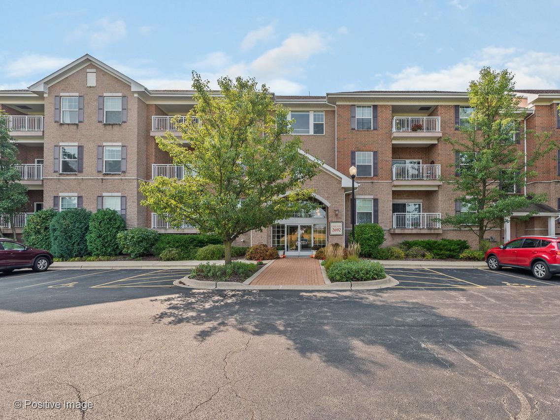 2692 Stone Cir. #206, Geneva, IL 60134