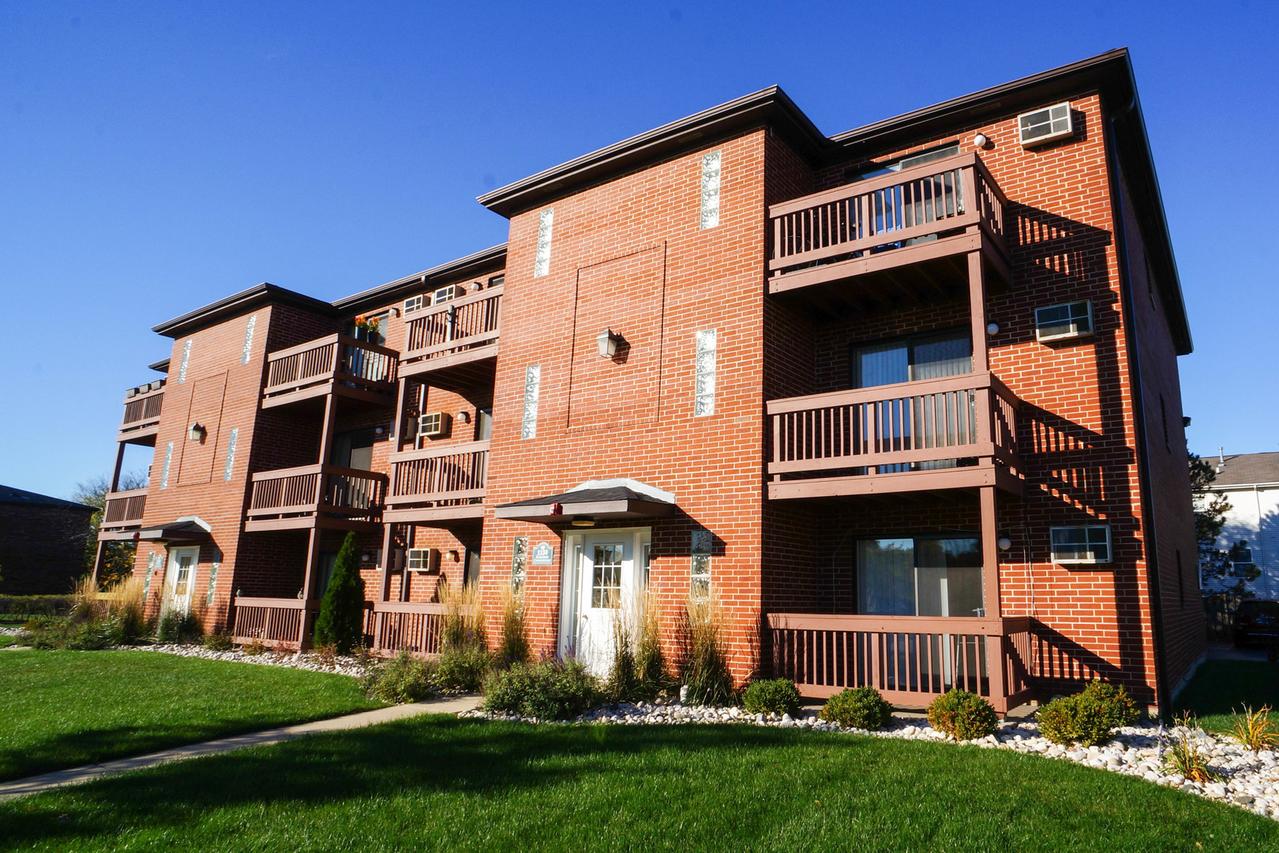 1130 Cedar St. #2B, Glendale Heights, IL 60139