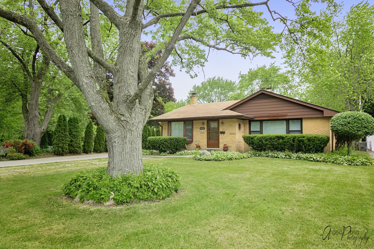 1432 Hazel Ave., Deerfield, IL 60015